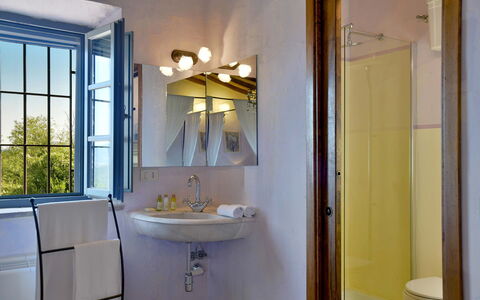 Villa Ghirlanda: Muur, Interieur Ontwerp, Wastafel In De Badkamer, Loodgieterswerkinrichting, Lichte Inrichting, Plafond, Verlichting, Huis, Badkamer, Wastafel