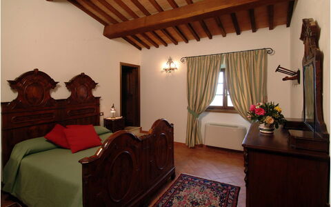 Villa Montichiello: Meubilair, Interieur Ontwerp, Hout, Flooring, Plafond, Slaapkamer, Bed, Kamer, Verdieping, Verlichting