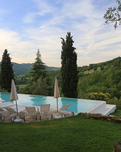 Borgo di San Biagio: Boom, Zomer, Landschap, Zwembad, Heuvel Station, Buitenmeubels, Landscaping, Lariks, Eco Hotel