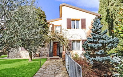 Villa Elisa: Facade, Dak, Zonne Energie, Schaduw, Zonne-Energie, Schuur, Siding