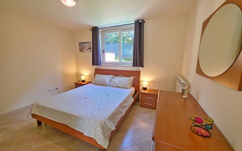 Appartamento Botrici: Meubilair, Hout, Bed, Flooring, Slaapkamer, Verdieping, Interieur Ontwerp, Kamer, Plafond, Laken