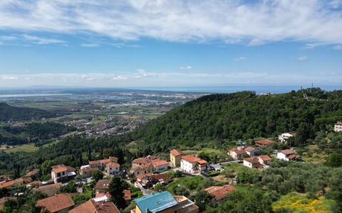 Appartamento Botrici: Dag, Woongebied, Horizon, Landschap, Hoogland, Heuvel, Landelijk Gebied, Dak, Voorstad, Heuvel Station
