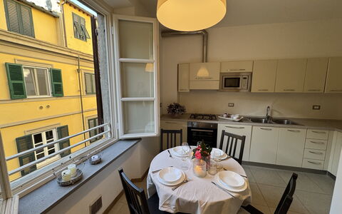 Casa Elena 13: Meubilair, Appartement, Keuken En Eettafel, Stoel, Eetkamer, Kamerplant