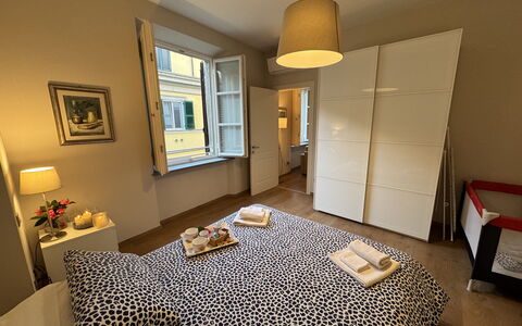 Casa Elena 13: Slaapkamer, Meubilair, Interieur Ontwerp, Bed, Verdieping, Verlichting, Laken, Bedding, Bed Frame, Kamer