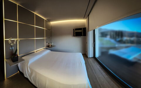 Villa Bilor Luxe: Verlichting, Bed, Slaapkamer, Hotel, Nacht, Penthouse, Bed Frame, Bedding, Suite