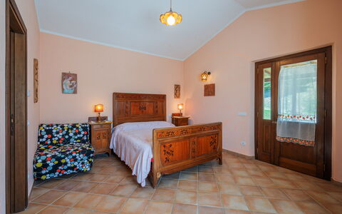 Il Giuncheto, Pool, Amazing View, Umbrian Countrys: Meubilair, Interieur Ontwerp, Flooring, Verdieping, Hout, Plafond, Kamer, Slaapkamer, Bed, Verlichting