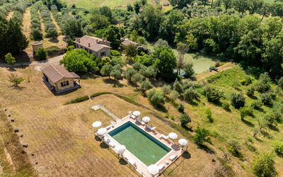 Il Giuncheto Apartments, Pool, Umbrian Countryside: Landschap, Landgoed, Land Lot, Zwembad, Landelijk Gebied, Plain, Verblijf, Plantage, Vogelperspectief, Boerderij