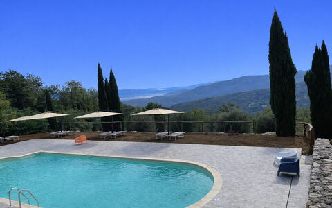 Borgo Antico, Pool, Barberino del Mugello: Zwembad, Buitenmeubels, Lariks, Toevlucht, Schaduw, Eco Hotel, Evergreen, Landscaping
