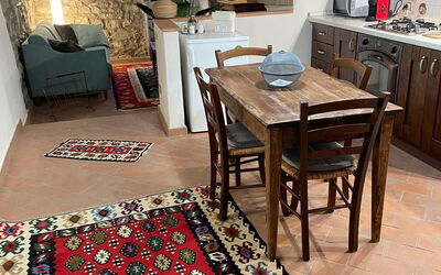 Nido: Meubilair, Flooring, Verdieping, Interieur Ontwerp, Tapijt, Tafel, Kamer, Woonkamer