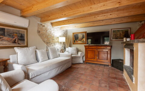 Il Casale di San Jacopo con Piscina Privata: Meubilair, Muur, Flooring, Interieur Ontwerp, Hout, Bankstel, Verdieping, Kamer, Plafond, Woonkamer