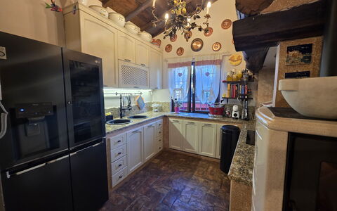 Il Casale di San Jacopo con Piscina Privata: Keuken, Meubilair, Interieur Ontwerp, Flooring, Countertop, Hout, Major Appliance, Cabinetry, Verdieping, Toestel Van De Keuken