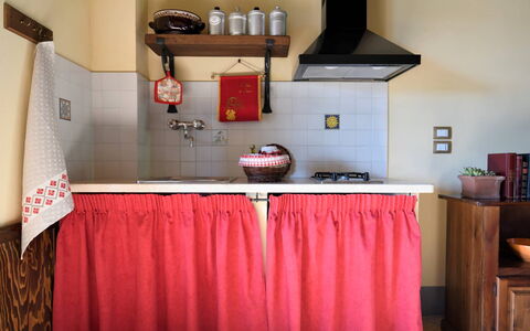 Terre di Giano Private Pool and View, Umbria: Interieur Ontwerp, Flooring, Meubilair, Kamer, Verdieping, Huis, Keuken, Linens, Cabinetry, Countertop