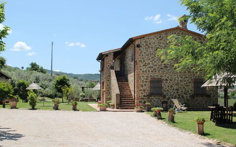 Terre di Giano Private Pool and View, Umbria: Landgoed, Verblijf, Boerderij, Werf, Schaduw, Tuin, Hacienda, Gazon, Buitenmeubels, Landscaping
