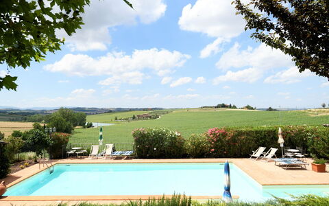 Terre di Giano Private Pool and View, Umbria: Zwembad, Buitenmeubels, Eco Hotel, Landgoed, Tuin, Landscaping, Villa, Hacienda, Schaduw, Werf
