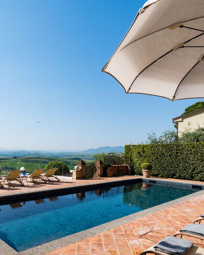 Villa Camelia: Zwembad, Buitenmeubels, Toevlucht, Bloempot, Villa, Ligstoel, Landgoed, Eco Hotel, Paraplu, Hacienda