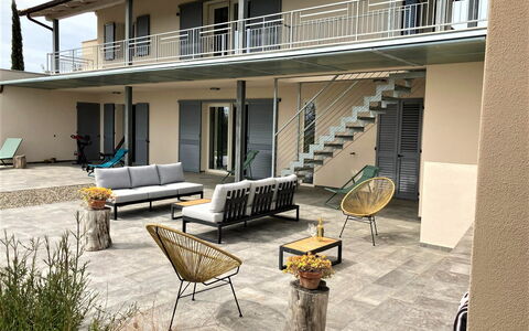 Villa Ombrone: Meubilair, Buitenmeubels, Stoel, Samengesteld Materiaal, Schaduw, Buitentafel, Patio, Balkon, Outdoor Structuur, Ontwerp