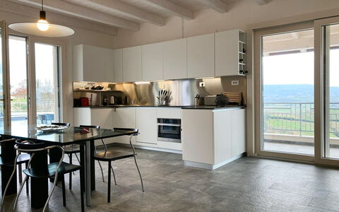 Villa Ombrone: Meubilair, Interieur Ontwerp, Flooring, Keuken, Verdieping, Stoel, Hout, Plafond, Countertop, Keuken En Eettafel