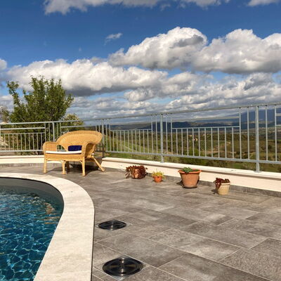 Villa Ombrone: Buitenmeubels, Zwembad, Samengesteld Materiaal, Flagstone, Schaduw, Stoel, Beton, Tegel, Toevlucht, Waterpartij