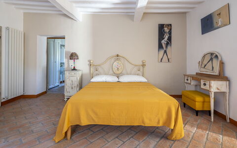 House in Sassa, Historic Tuscany Village, View: Meubilair, Muur, Slaapkamer, Flooring, Interieur Ontwerp, Bed, Hout, Verdieping, Laken, Kamer