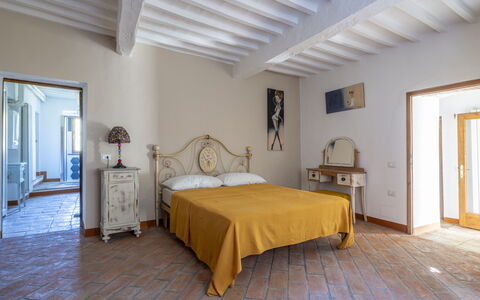 House in Sassa, Historic Tuscany Village, View: Meubilair, Muur, Slaapkamer, Bed, Flooring, Interieur Ontwerp, Verdieping, Hout, Kamer, Laken