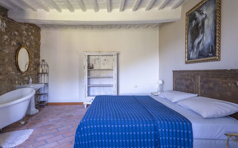 House in Sassa, Historic Tuscany Village, View: Meubilair, Muur, Slaapkamer, Flooring, Verdieping, Bed, Huis, Bed Frame, Bedding, Stoel