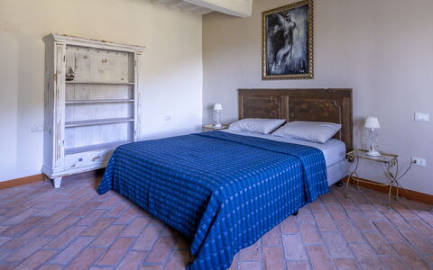 House in Sassa, Historic Tuscany Village, View: Meubilair, Bed, Slaapkamer, Muur, Flooring, Verdieping, Hout, Bedding, Laken, Interieur Ontwerp