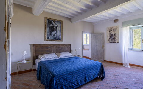 House in Sassa, Historic Tuscany Village, View: Bed, Meubilair, Slaapkamer, Bedding, Laken, Muur, Flooring, Hout, Verdieping, Interieur Ontwerp