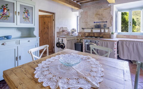 House in Sassa, Historic Tuscany Village, View: Meubilair, Interieur Ontwerp, Flooring, Hout, Tafel, Stoel, Verdieping, Keuken, Keuken En Eettafel, Kamer