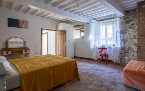 House in Sassa, Historic Tuscany Village, View: Meubilair, Muur, Slaapkamer, Bed, Hout, Flooring, Interieur Ontwerp, Plafond, Laken, Verdieping