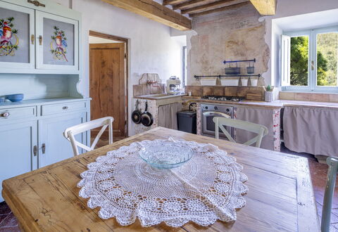 House in Sassa, Historic Tuscany Village, View: Meubilair, Interieur Ontwerp, Flooring, Hout, Tafel, Stoel, Verdieping, Keuken, Keuken En Eettafel, Kamer