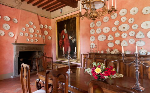 Castello di Cabbiavoli: Meubilair, Interieur Ontwerp, Muur, Tafel, Verlichting, Plafond, Kamer, Fotolijst, Stoel, Eetkamer