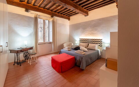 Le Loggine del Pignatello Apartment, Siena City: Muur, Slaapkamer, Interieur Ontwerp, Bed, Meubilair, Flooring, Verdieping, Laken, Plafond, Bedding