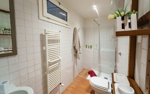 Le Loggine del Pignatello Apartment, Siena City: Flooring, Verdieping, Interieur Ontwerp, Loodgieterswerkinrichting, Wc Bril, Badkamer, Toilet, Kamer, Loodgieter, Kraan