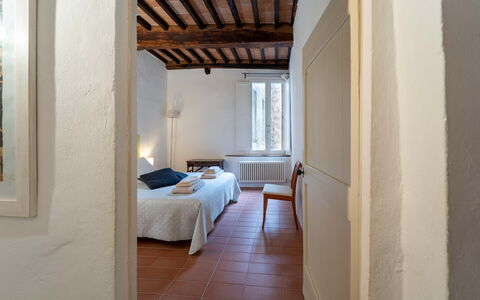 Le Loggine del Pignatello Apartment, Siena City: Muur, Hout, Plafond, Flooring, Slaapkamer, Interieur Ontwerp, Verdieping, Laken, Kamer, Bed