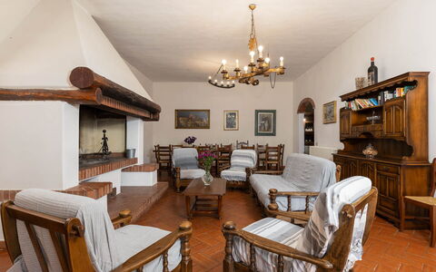 Il Leccio, Vinci, Private Pool and Tennis: Meubilair, Interieur Ontwerp, Flooring, Hout, Plafond, Verdieping, Kamer, Bankstel, Woonkamer, Tafel