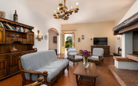 Il Leccio, Vinci, Private Pool and Tennis: Meubilair, Interieur Ontwerp, Flooring, Tafel, Kamer, Woonkamer, Verlichting, Bankstel, Verdieping, Huis