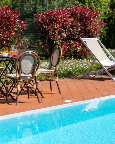 Il Leccio, Vinci, Private Pool and Tennis: Zwembad, Buitenmeubels, Toevlucht, Meubilair, Eco Hotel, Schaduw, Stoel, Ligstoel, Bloempot, Kamerplant