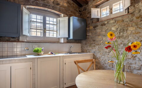 Maison Badia a Passignano: Meubilair, Interieur Ontwerp, Keuken, Flooring, Countertop, Wastafel, Cabinetry, Toestel Van De Keuken, Huis, Kraan