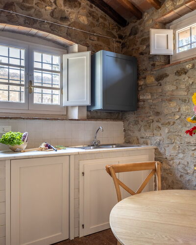 Maison Badia a Passignano: Meubilair, Interieur Ontwerp, Keuken, Flooring, Countertop, Wastafel, Cabinetry, Toestel Van De Keuken, Huis, Kraan