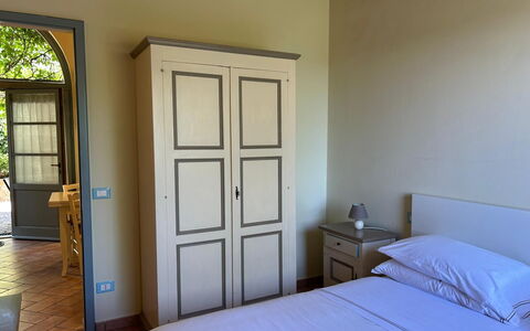 Casa Stella Serena, Podere le Scopaie, Pool: Meubilair, Bed, Slaapkamer, Interieur Ontwerp, Laken, Bedding, Flooring, Verdieping, Kamer, Bed Frame