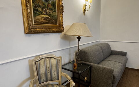 Maison D'Alice: Meubilair, Interieur Ontwerp, Flooring, Muur, Hout, Verdieping, Bankstel, Woonkamer, Verlichting, Fotolijst