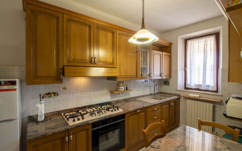 Gli Ulivi: Keuken, Countertop, Toestel Van De Keuken, Cabinetry, Hout, Interieur Ontwerp, Major Appliance, Flooring, Gootsteen, Meubilair