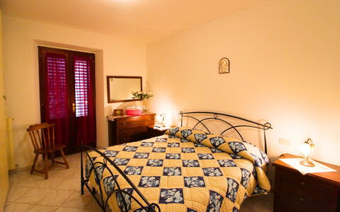 Gli Ulivi: Slaapkamer, Meubilair, Interieur Ontwerp, Verdieping, Flooring, Bed, Kamer, Bed Frame, Laken, Bedding