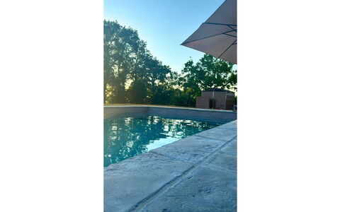 Gli Ulivi: Blauw, Zwembad, Samengesteld Materiaal, Schaduw, Paraplu, Buitenmeubels, Schaduw, Waterpartij