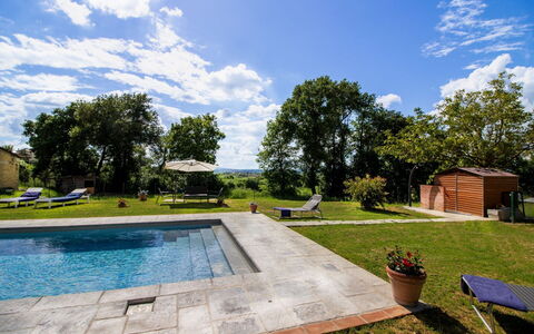 Gli Ulivi: Zwembad, Tuin, Schaduw, Buitenmeubels, Landscaping, Landgoed, Vrije Tijd, Backyard, Gazon, Werf