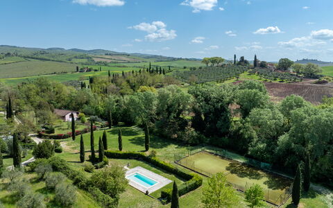 Civico108 Vacation Home, Pool, Castellina in Chian: Struik, Landschap, Land Lot, Tuin, Landgoed, Landscaping, Plantage, Haag, Gazon, Villa