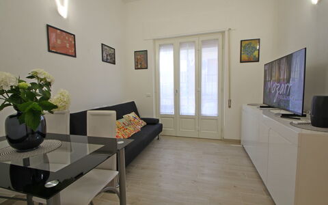 Il Centro: Meubilair, Flooring, Interieur Ontwerp, Verdieping, Hout, Bankstel, Kamer, Woonkamer, Verlichting, Huis