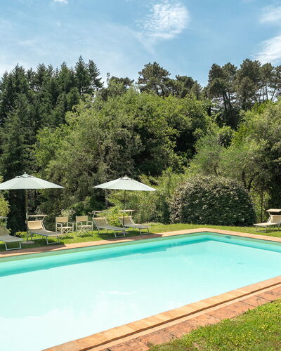 La Sorgente: Zwembad, Struik, Toevlucht, Tuin, Eco Hotel, Landscaping, Schaduw, Landgoed, Hacienda, Gazon