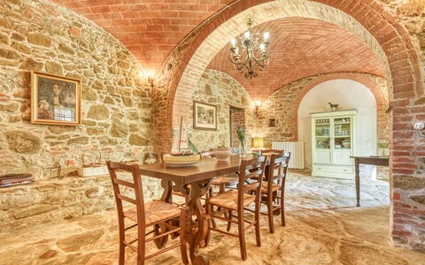 Villa the Horses: Muur, Meubilair, Interieur Ontwerp, Plafond, Tafel, Flooring, Eetkamer, Stoel, Keuken En Eettafel, Verlichting