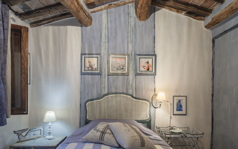 La Casa del Grillo Parlante: Meubilair, Slaapkamer, Interieur Ontwerp, Hout, Linens, Bed, Textiel, Laken, Bedding, Huis
